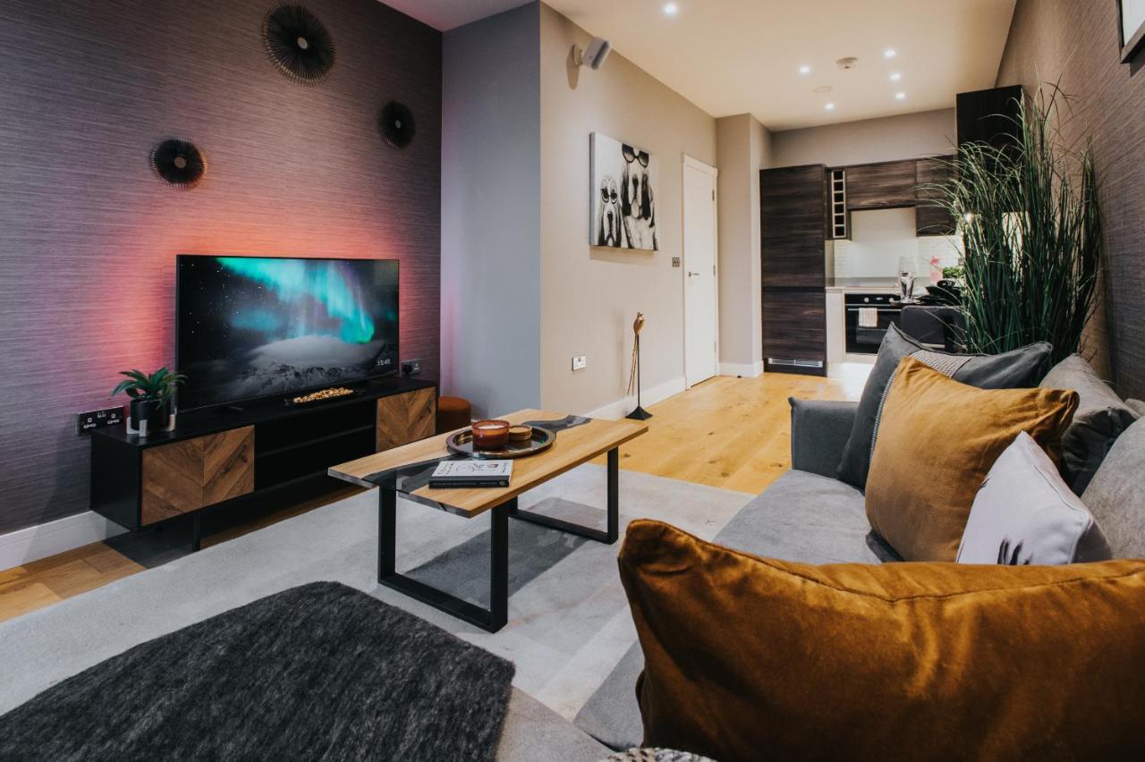 Circa17- Entire Apt, Free Parking, Gym, City Central & Free Netflix Bracknell Bagian luar foto