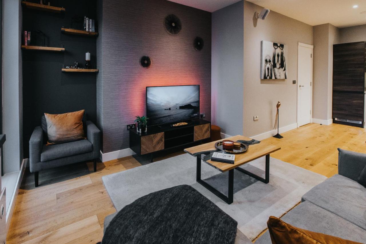 Circa17- Entire Apt, Free Parking, Gym, City Central & Free Netflix Bracknell Bagian luar foto