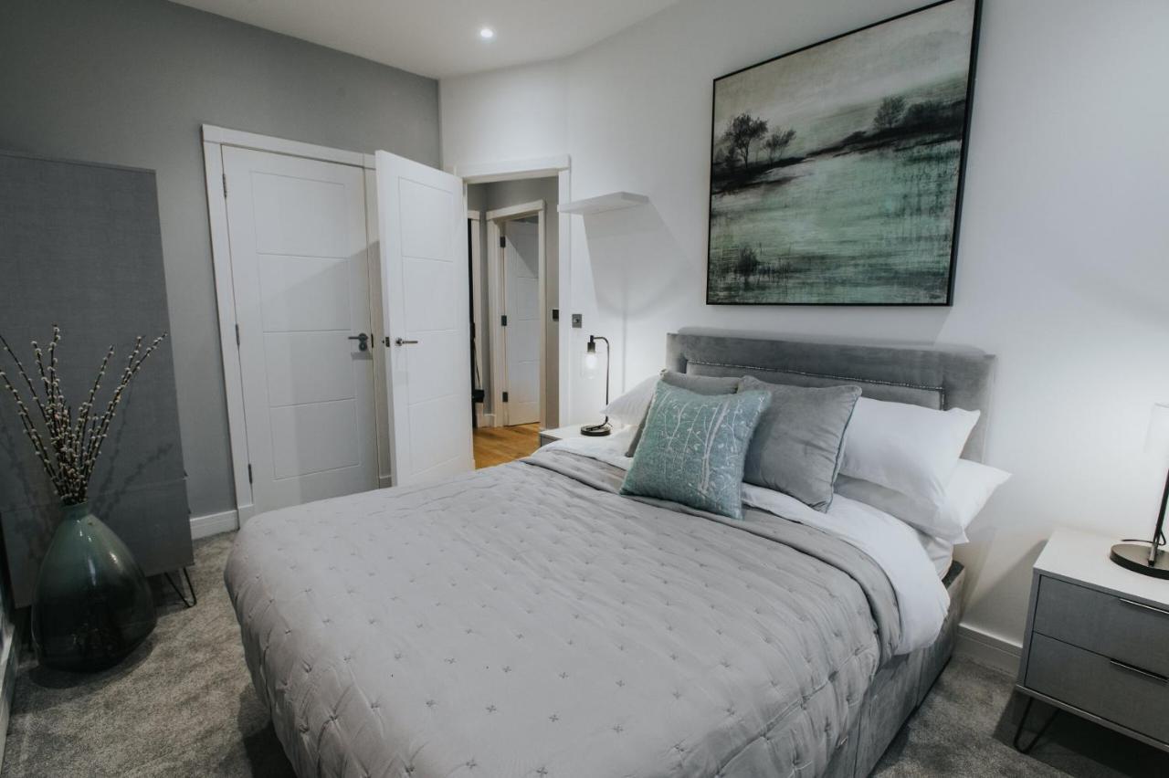 Circa17- Entire Apt, Free Parking, Gym, City Central & Free Netflix Bracknell Bagian luar foto