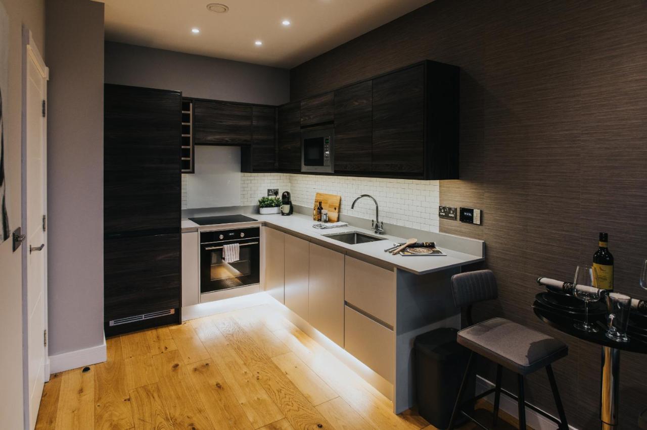 Circa17- Entire Apt, Free Parking, Gym, City Central & Free Netflix Bracknell Bagian luar foto